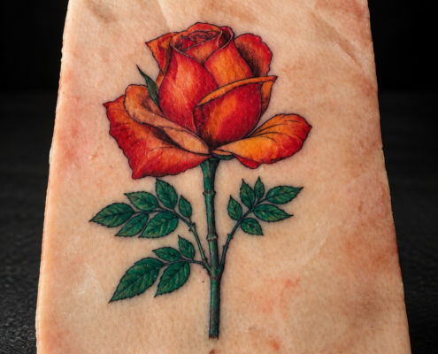 Entraînement tatouage rose par L'Art de l'Expression Tatouage au Havre