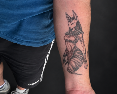 Tatouage déesse grecque réalisé par L'Art de l'Expression Tatouage au Havre